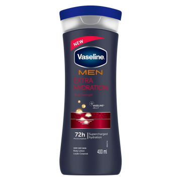 בקבוק תחליב לחות לגוף לגבר וזלין Vaseline MEN Extra Hydration בנפח 400 מ"ל לשיקום עור יבש מאוד ולחות עד 72 שעות, בעיצוב בגווני שחור ואדום.
