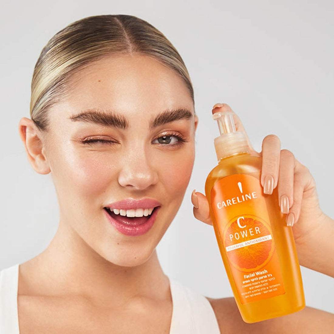 תרחיץ פנים ג'ל ויטמין C של קרליין 300 מ"ל Careline Vitamin C Cleansing Gel
