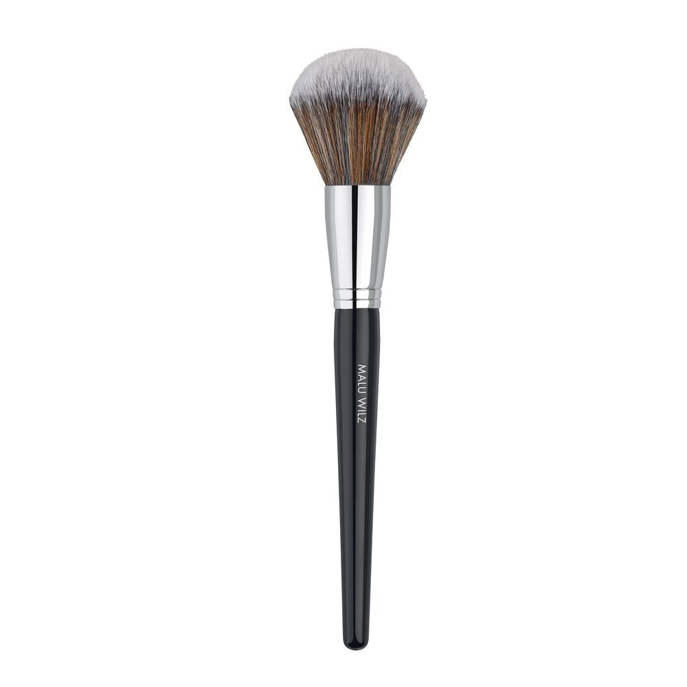 Malu Wilz Powder Brush with soft dense fibers and ergonomic handle in a reusable zipper pouch