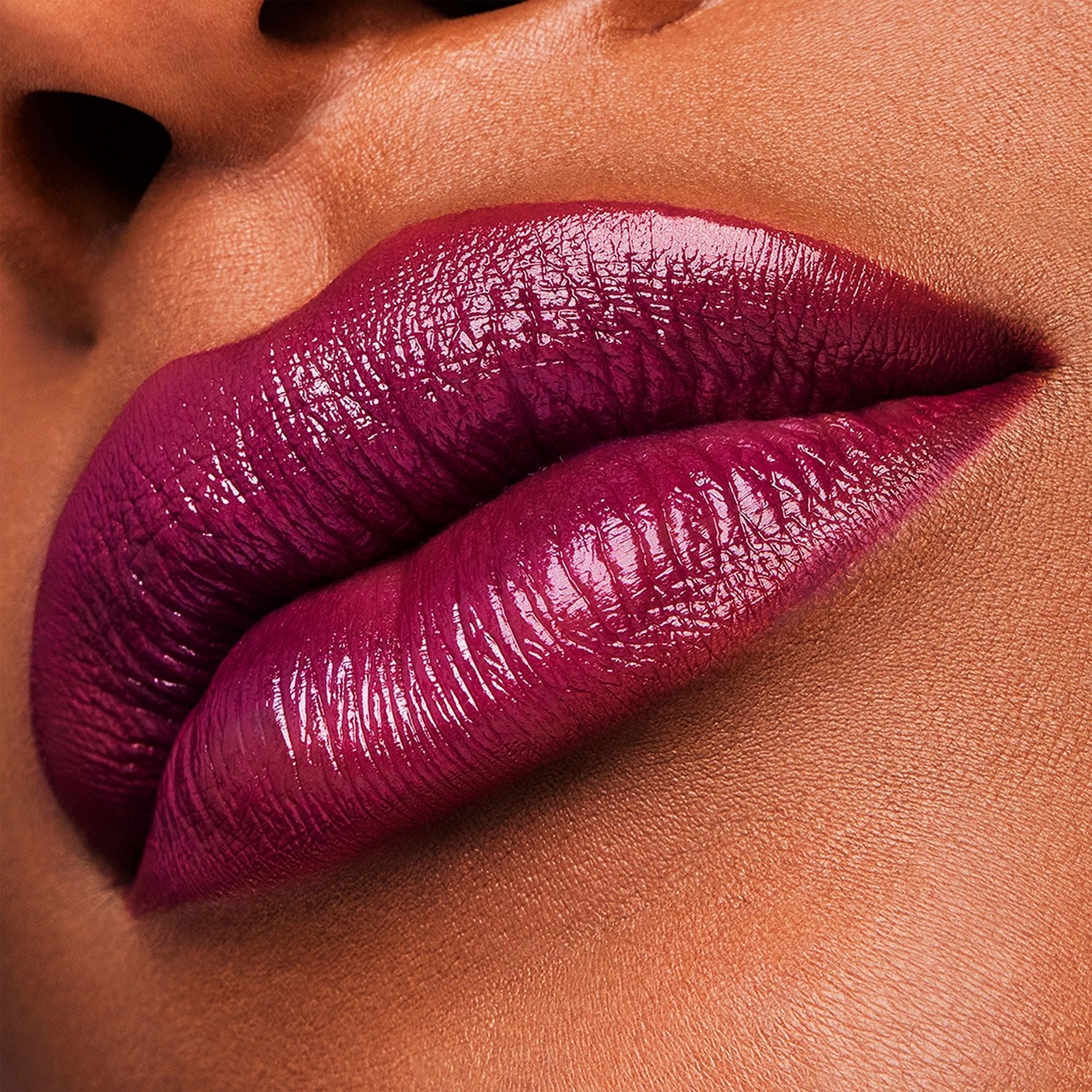 Estée Lauder Pure Color Creme Lipstick - שפתון פיור קולור בגימור קרמי-סאטן לצבע עוצמתי ולחות מתמשכת
