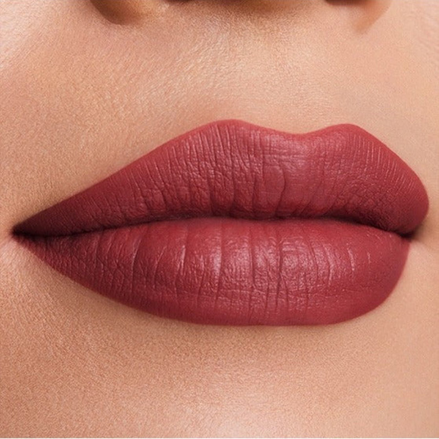 Estée Lauder Pure Color Matte Lipstick - שפתון פיור קולור בגימור מאט קטיפתי (ניתן למילוי חוזר)