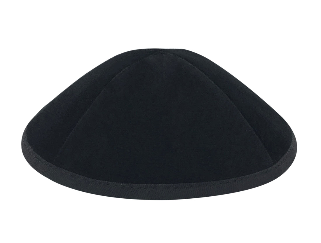 כיפה דגם קטיפה שחור.