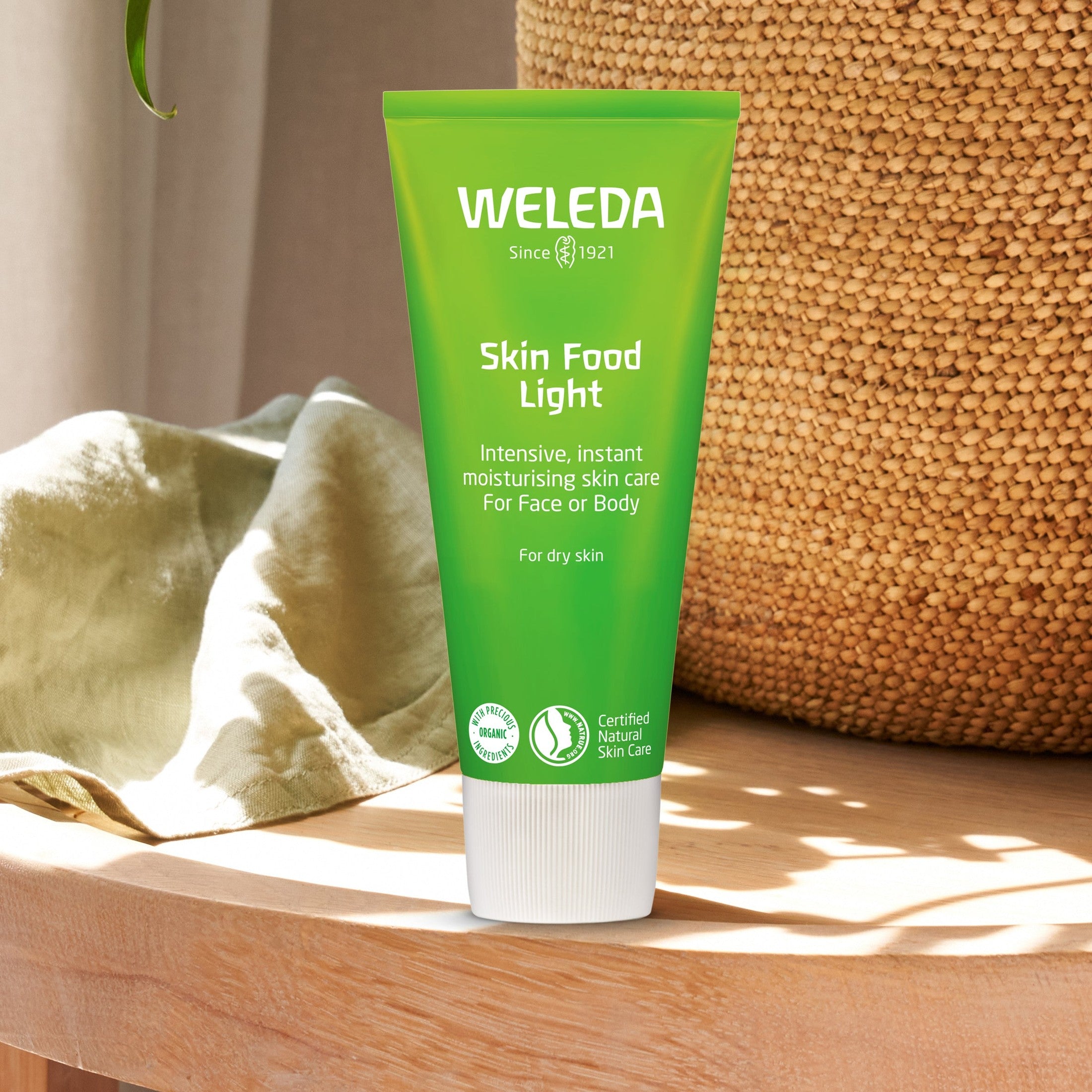 Weleda | וולדה - סדרת סקין פוד | סקין פוד לייט קרם לחות והזנה במרקם קליל (Skin Food Light) - 75 מ"ל